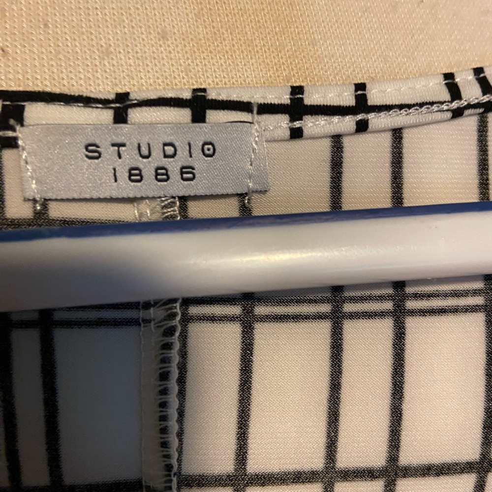 AVON Studio 1886 brand top - Picture 2 of 6